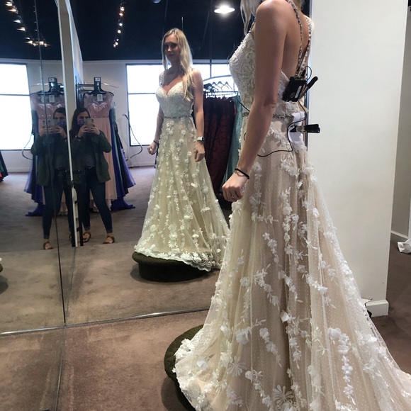 A Line Wedding Dress - Picture 4 of 7